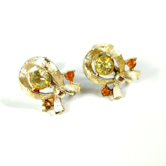 Vintage Coro Gold Tone Wreath Brooch & Clip-On Earrings Set With Rhinestones - Picture 3 of 7
